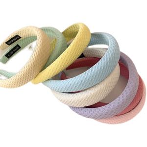 Vente en gros de bonbons accessoires de cheveux femmes éponge bandeaux rembourrés bandeau de lavage de tête bandeau de cheveux <span class=keywords><strong>gaufre</strong></span> walf à carreaux bandeau de lavage du visage - Product Image 5