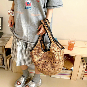 Sac fourre-tout en <span class=keywords><strong>paille</strong></span> tressé à la main style décontracté avec bordure contrastante et découpes, sac à bandoulière pour les vacances, la plage et le quotidien - Product Image 3