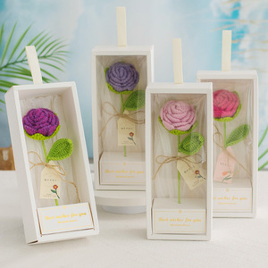 Scatola Rettangolare Piccola con Bouquet <span class=keywords><strong>di</strong></span> <span class=keywords><strong>Rose</strong></span> Artificiali all'Uncinetto, Regalo Creativo per le Feste, <span class=keywords><strong>Auguri</strong></span> Speciali per la Festa degli Insegnanti - Product Image 1