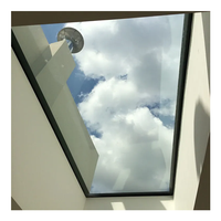 Design moderne 2047 Fenêtre de lucarne électrique Impact d'ouragan Auvent de toit en verre trempé en aluminium Auvent à fort impact Fenêtres