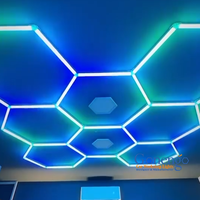 Lampe de plafond moderne en forme de nid d'abeille RVB pour magasin de détail de voiture