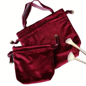 Pochette de maquillage personnalisable en velours de luxe léger avec cordon de serrage, portable pour le voyage, avec impression de motifs, fabriquée en toile - Product Image 3