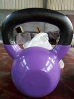 Kettlebell en fonte noire avec logo personnalisé, revêtement en poudre, pour entraînement en salle de sport