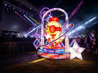 Chinesische Handgefertigte Hahn-Laterne im Sci-Fi-Stil mit LED-Beleuchtung für Einkaufszentren, Partys und Außendekoration