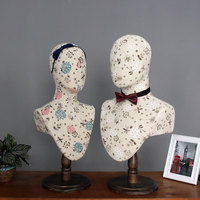 Mannequin de tête en FRP recouvert de tissu pour présentation de perruques, nœuds papillon, chapeaux, colliers, foulards et comme accessoire de vitrine