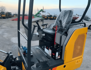 Miniexcavadora LiuGong 9018F de 1.8 Toneladas con Orugas Retráctiles para Construcción en Invernaderos y Espacios Estrechos - Product Image 5