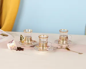 Set di tazze da tè in vetro arabo di nuovo Design in oro-argento all'ingrosso 2023 ultimo modello con teiera