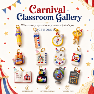 Salle de classe Carnaval |   Pendentif breloque en émail peint à la main en acier inoxydable plaqué or PVD 18 carats, étanche et durable - Product Image 1