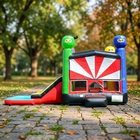 Château gonflable sur le thème des ninjas avec toboggan et piscine à jets d'eau pour les fêtes d'enfants, location commerciale intérieure et extérieure