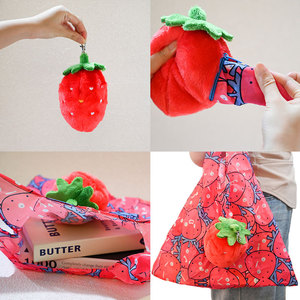 Borsa Shopping Pieghevole Personalizzata Eco-Friendly in Peluche a Forma di Fragola, Borsa Riutilizzabile Morbida e Pieghevole con Portachiavi, Borsa Ecologica OEM - Product Image 5