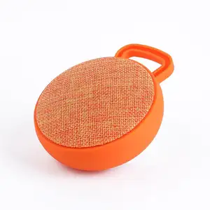 In Tessuto portatile di Musica Mini Altoparlante Esterno Senza Fili Professionale di Sport Altoparlante Rotondo Con Pulsante di Plastica del Pannello E Maniglia