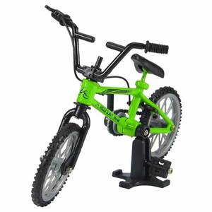 Ensemble de jouets fantaisie <span class=keywords><strong>pour</strong></span> enfants : Rampes de fingerboard, vélos, BMX à doigt, <span class=keywords><strong>mini</strong></span>-trottinettes à deux roues, finger skateboards, trucks - Product Image 4