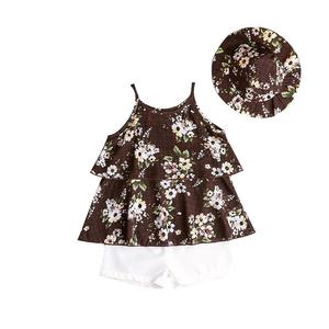 Traje para Niña Pequeña con Pantalones Cortos de Gasa Blanca, Sombrero Elegante y Camisa sin Mangas con Estampado Floral Pequeño - Product Image 1