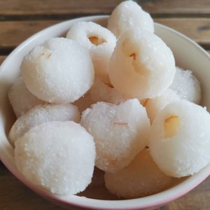 Mitades de Lichi IQF Premium, Fruta Tropical Exótica Congelada Rápido, con Delicada Dulzura, a Granel, Conservada en Agua - Product Image 1
