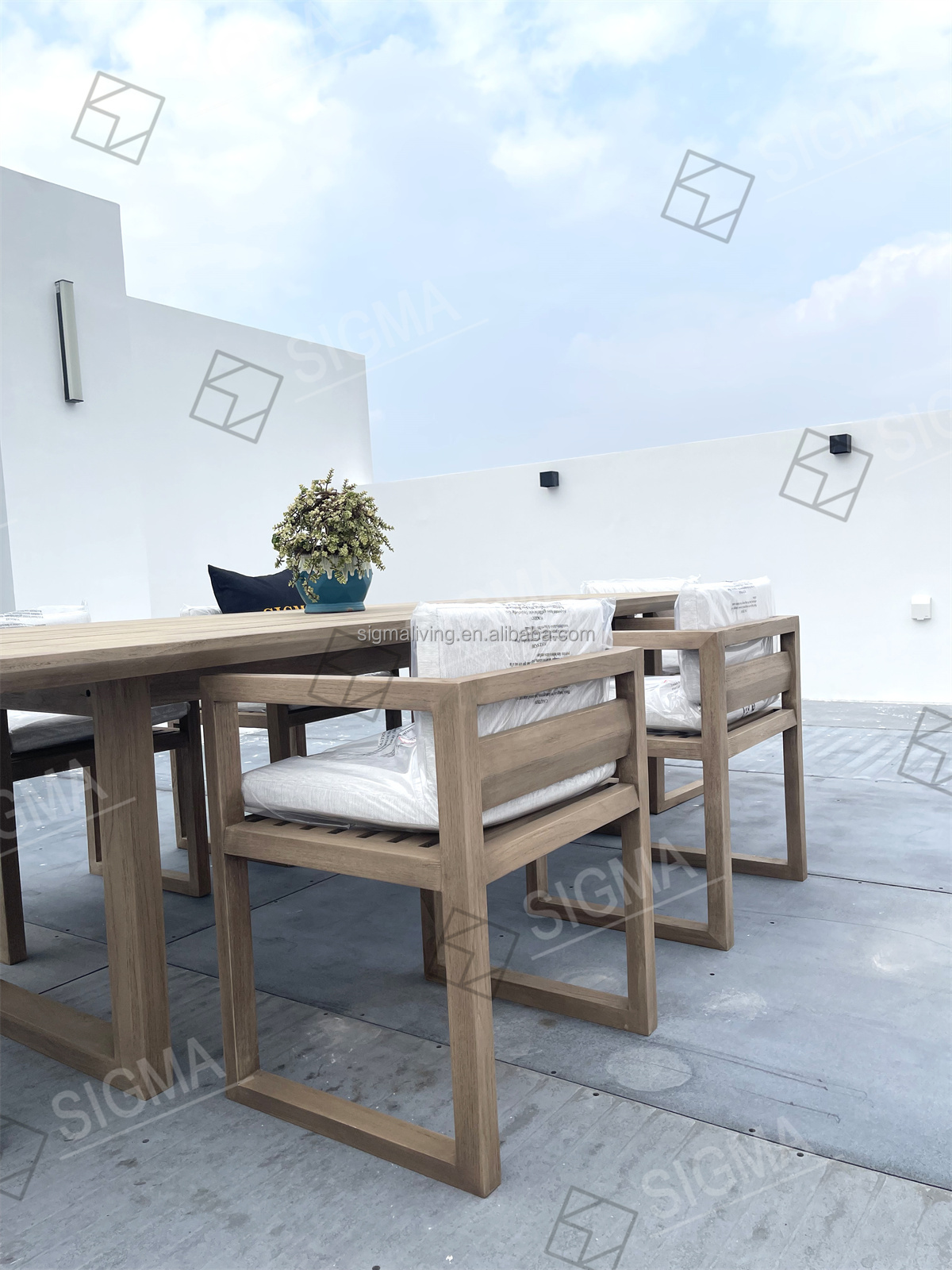 Custom Garden Furniture Set Handcrafted Teak Wood Dining Table All Weather Teak Solid Wooden Outdoor Dining Set