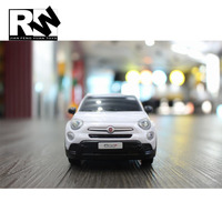 Modèle à l'échelle 1/24 Voiture télécommandée Fiat 500X sous licence RW Jouet pour filles