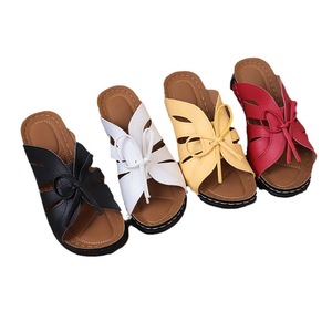 Sandalias de plataforma de cuña de tendencia de moda para mujer, mocasines deslizantes, zapatillas romanas antideslizantes de talla grande con lazo, tipo de cierre deslizante en oferta - Product Image 1