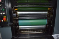 Imprimante offset Ryobi automatique 4 couleurs CMJN pour les factures, les étiquettes papier, l'impression à plat et les cartes pour l'industrie de l'impression