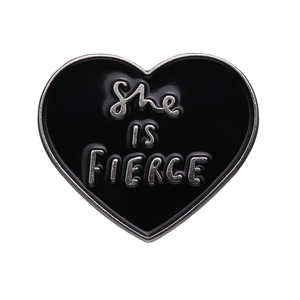Pin de esmalte 3D de corazón personalizado al por mayor, con la inscripción 'She Is Fierce', regalo de joyería para amigos, impreso en letterpress, de metal pintado para ropa y mochilas - Product Image 2