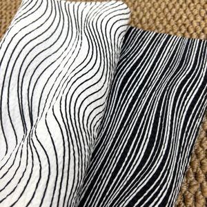 Tissu en coton à rayures ondulées bicolores : options blanc/noir et noir/blanc, 80 g/m², effet froissé au sel, sans repassage, pour robes et foulards - Product Image 4
