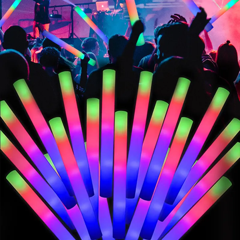 Custom Party fornisce 3 modalità Multi-colore lampeggiante LED luce su bastoncini di schiuma Glow Stick