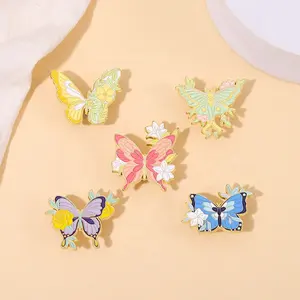 Spille Smaltate Dolci con Fiori e Farfalle Pianta Giglio Rosa Insetto Farfalla Colorata Spilla in Lega Distintivo Gioielli Graziosi Idea Regalo per Amici - Product Image 1