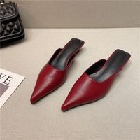 Nouvelle Arrivée Sandales Mule Femme à Bout Pointu, Tige en PU Noir, Semelle Extérieure en Caoutchouc, Talon Bas, Bout Fermé, Style Mule, Été, Extérieur, Amincissant