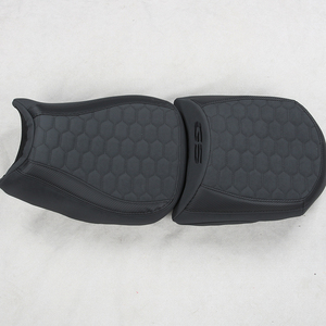 Funda de Asiento de Motocicleta GANE Personalizada R1250GS Estilo Deportivo, Juego Completo de Dos Piezas, Diseño de Patrón Hexagonal de Diamantes en Cuero - Product Image 3