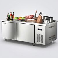 Réfrigérateur de travail commercial en acier inoxydable pour la conservation des ingrédients dans les zones de préparation de cuisine de restaurants très fréquentés