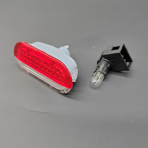 Lumière intérieure de porte Skoda 6Q0 947 411 halogène semi-rouge à clipser - Product Image 2