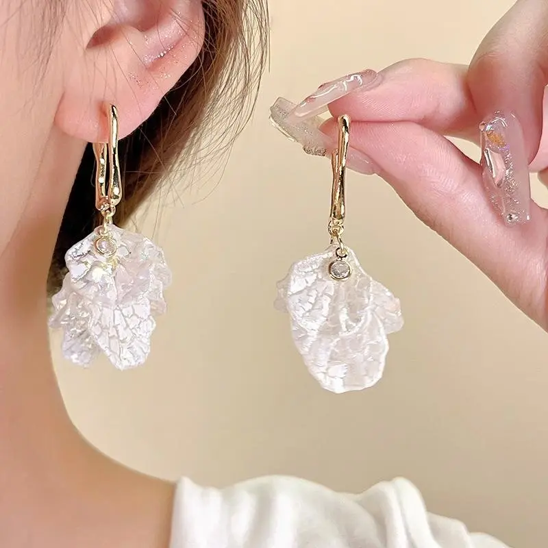 Französische Art elegante weiße Blume Anhänger Ohrringe für Frauen Mädchen Temperament Blütenblatt Ohrring Schmuck Geschenke Zubehör