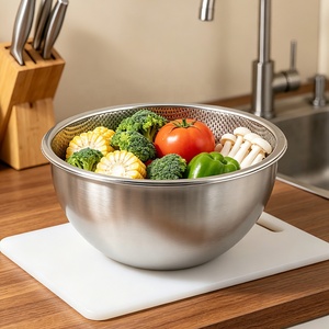 Bol mélangeur en acier inoxydable avec insert passoire, compatible lave-vaisselle, design minimaliste pour la préparation de salades, usage domestique - Product Image 2