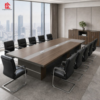 Grande table de conférence rectangulaire moderne avec chaises, ensemble de mobilier de bureau simple pour réunions et négociations en salle de conférence