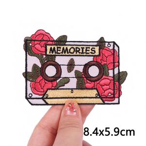 Patch brodé personnalisé de haute qualité en forme de fleur de diamant, dessin animé TV, champignon, thermocollant pour vêtements - Product Image 2