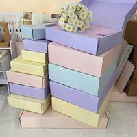 Boîtes d'expédition pliables en carton ondulé robuste, emballages plats avec options de marquage personnalisé