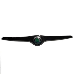 Le capot est doté d'une grille d'admission d'air à rayures brillantes, d'une garniture chromée sur le capot et d'un <span class=keywords><strong>logo</strong></span> compatible avec <span class=keywords><strong>Skoda</strong></span> <span class=keywords><strong>Fabia</strong></span> - Product Image 4