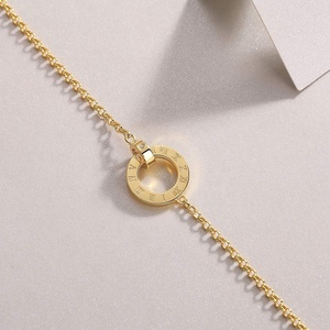 Bracelet chaîne à anneaux plaqué or 18 carats avec chiffres romains, bijoux en argent 925 plaqué or 18 carats et moissanite - Product Image 3