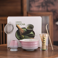 Coffret Cadeau Transfrontalier de 8 Pièces pour Ensemble de Thé Matcha, Incluant un Ensemble de 4 Pièces : Fouet (Chasen), Support en Bambou et Ensemble Matcha en Porcelaine à Bec Verseur