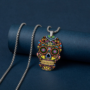 Collier en acier inoxydable avec pendentif tête de mort en sucre de couleur marigold chaud, accessoires pour le jour des morts, cadeau pour femme et homme - Product Image 3