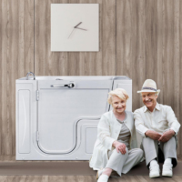 Baignoire acrylique accessible pour personnes âgées et handicapées, avec porte latérale pivotante, baignoire à remous sécurisée pour salle de bain de soins aux personnes âgées