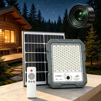 Projecteurs LED solaires adaptés à l'éclairage extérieur, avec détection de mouvement et surveillance intégrée des lampadaires.
