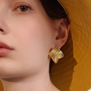 Hypoallergene Mode 18K Gold plattiert Viereckig gefaltet geometrische Ohrringe Damen zierlich Edelstahl-Stängel Ohrring Schmuck
