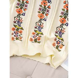 เสื้อสเวตเตอร์แขนสั้นปักลายดอกไม้สีแอพริคอตสำหรับผู้หญิง - Product Image 3