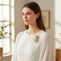 Broche Ours en Peluche Plaqué Or Entièrement Pavée de Cristaux, Bijou Animal Mignon avec Breloque Goutte d'Eau, Accessoire de Fête pour Femmes et Filles