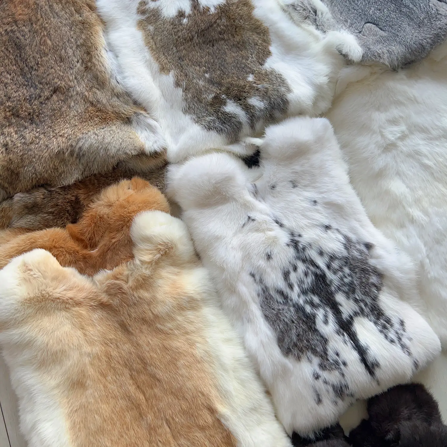 Natural 100% Real Rabbit Fur Pelts Wholesale China Supplier Rabbit Skin Rabbit Fur Raw Fur Skins For Garment