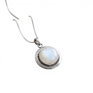 Colgante Clásico de Plata Chapada con Piedra Lunar Arcoíris, Engaste de Bisel, Forma de Bola Solitaria, Joyería de Moda Unisex, Regalo - Product Image 1