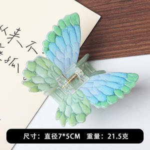 Juego de Pinzas para el Cabello con Mariposas y Tiburones Pintados a Mano en Acrílico - Accesorios Artísticos y Elegantes para el Cabello para Mujeres y Niñas - Product Image 5