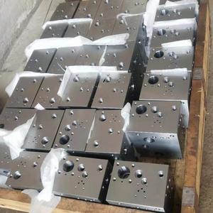 Vanne de collecteur <span class=keywords><strong>hydraulique</strong></span> en acier inoxydable personnalisée pour moissonneuses excavatrices usinées CNC par les fabricants - Product Image 1