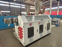 Máquina de fabricación de línea de extrusión de fabricación WPC para tablero de puerta, perfil de Panel, cubierta, placa de esgrima de suelo, extrusoras de plástico PE