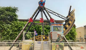 <span class=keywords><strong>Bateau</strong></span> à bascule en fibre de verre durable pour parc d'attractions extérieur, <span class=keywords><strong>bateau</strong></span> <span class=keywords><strong>pirate</strong></span>, couleur personnalisée, capacité 500 kg - Product Image 6